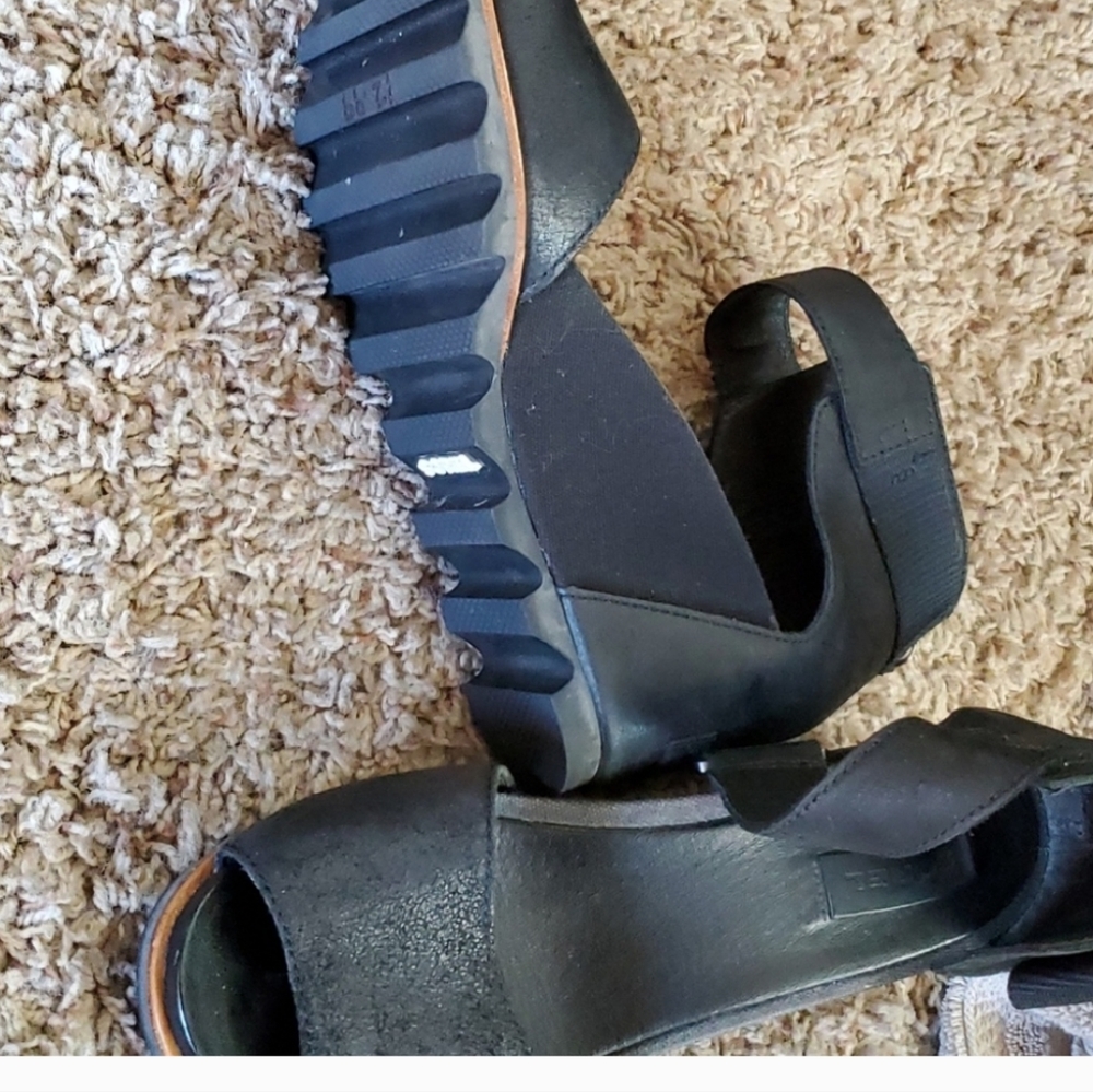 Sorel Black Joanie Peep Toe Wedge Sandals sz 9